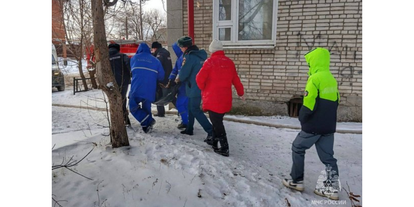 В российском регионе спасли полсотни человек при пожаре в общежитии